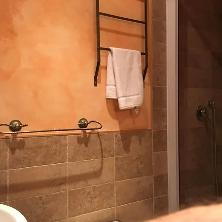 Momi Panzió 2*