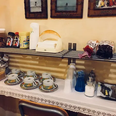 Momi 住宿加早餐酒店 2*